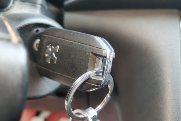 Used Peugeot 3008 2015 2.0L Manual Classic Edition
