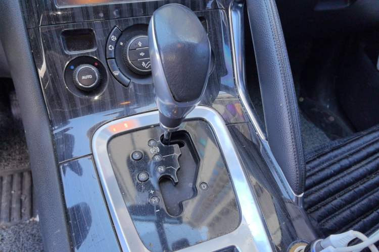 Used Peugeot 3008 2015 1.6THP Automatic Prestige Edition Gear Lever