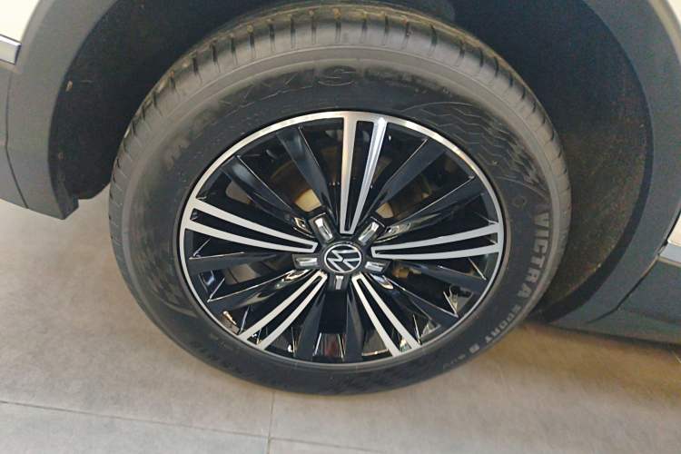 Used Volkswagen Tiguan L 2021 330TSI Automatic Two-Wheel Drive Smart Edition
