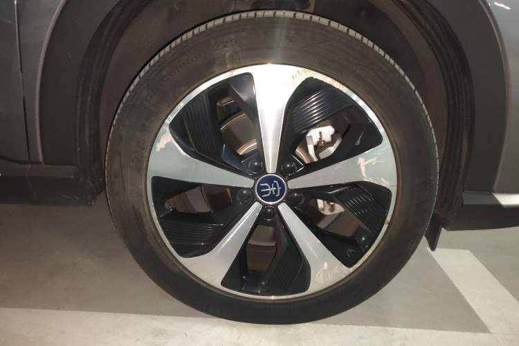 Used BYD Song PLUS New Energy 2021 DM-i 110KM Flagship PLUS Right Front Wheel Hub