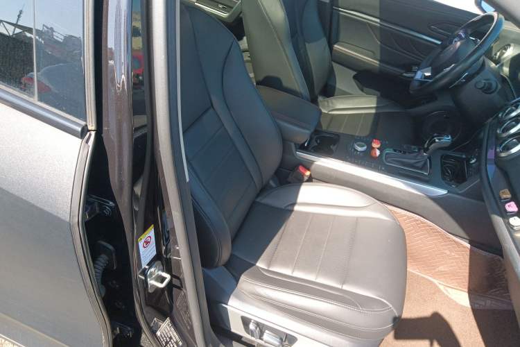 Used Wey VV5 2017 2.0T Ultra-Luxury Version
