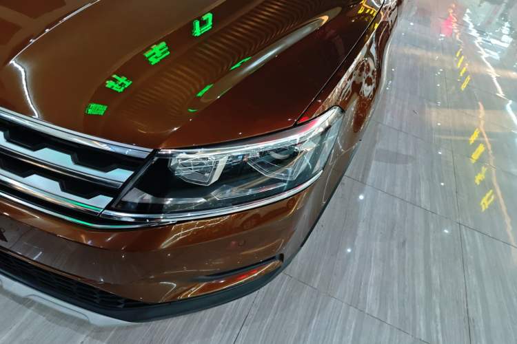 Used Volkswagen Cross Lavida 2016 230TSI DSG Luxury Edition
