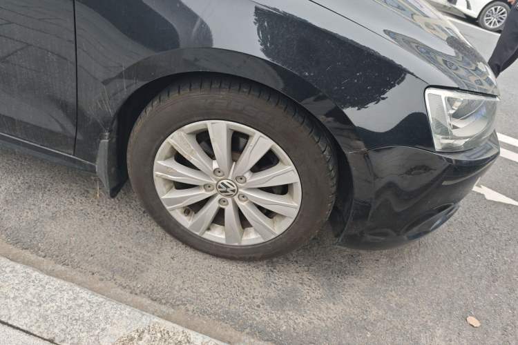 Used Volkswagen Sagitar 2014 Revised Version 1.6L Manual Comfort Edition Right Front Wheel Hub