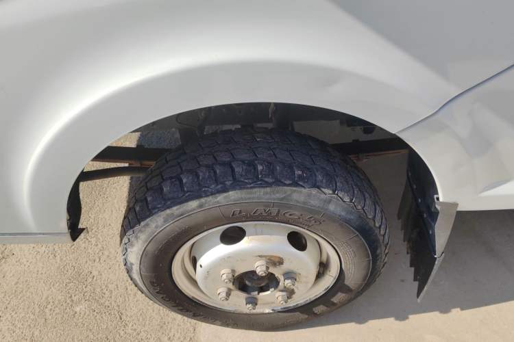 Used Kuayue Kuayue Zhe D5 2021 1.6L Standard Edition Double-Cab Flatbed with Dual Rear Wheels 3050mm Cargo Bed DAM16KL
