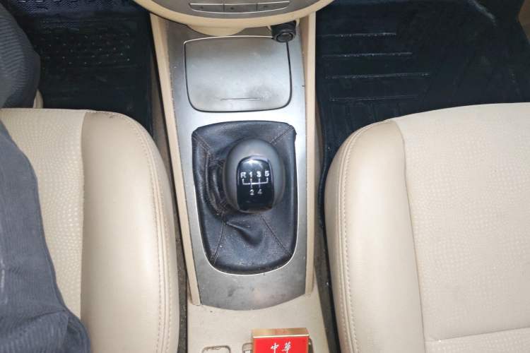 Used Buick Excelle 2013 1.5L Manual Classic Model Gear Lever