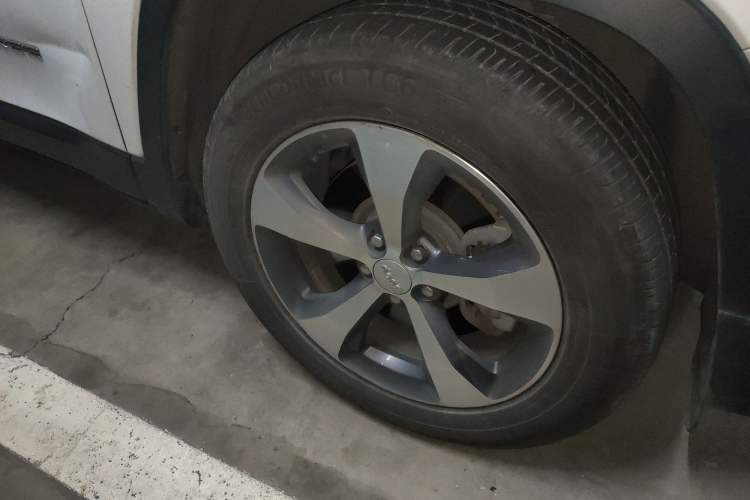 Used Jeep Cherokee 2019 2.0T Two-Wheel Drive Smart Enjoyment Version China V
