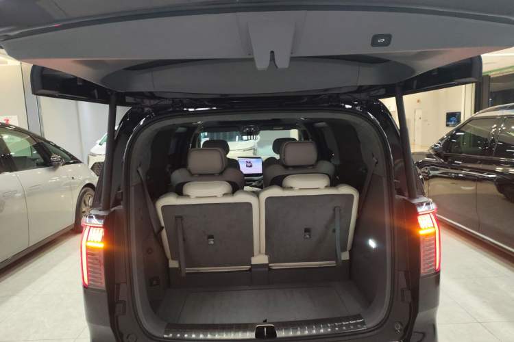 Used Zeekr 009 2024 Six-Seat Executive Version 4WD 108 kWh
