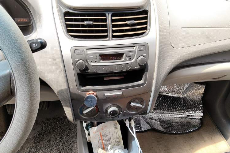 Used Chevrolet Sail 2010 Sedan 1.2L Manual Warm Edition Audio And AC Panel