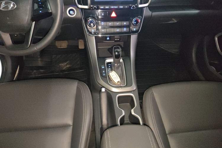 Used Hyundai ix35 2018 2.0L Automatic 2WD Zhiyong·Changxiang Edition Gear Lever