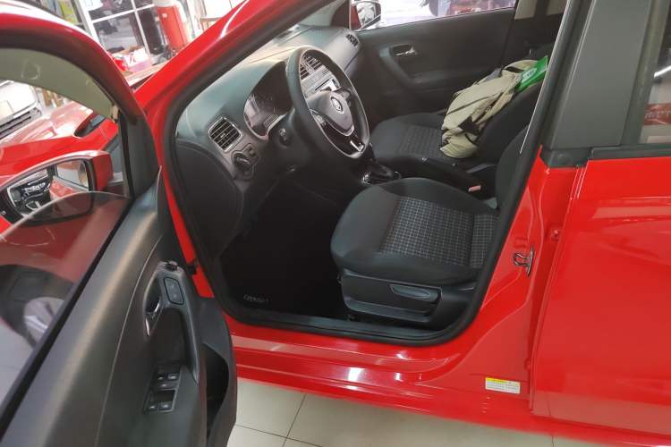 Used Volkswagen Polo 2016 1.6L Automatic Comfort Model