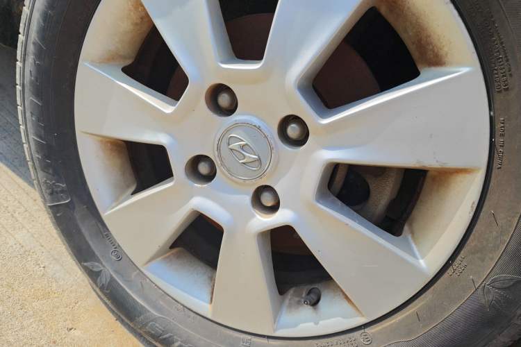 Used Hyundai MoInca 2009 1.8L Manual Luxury Edition GL Right Front Wheel Hub