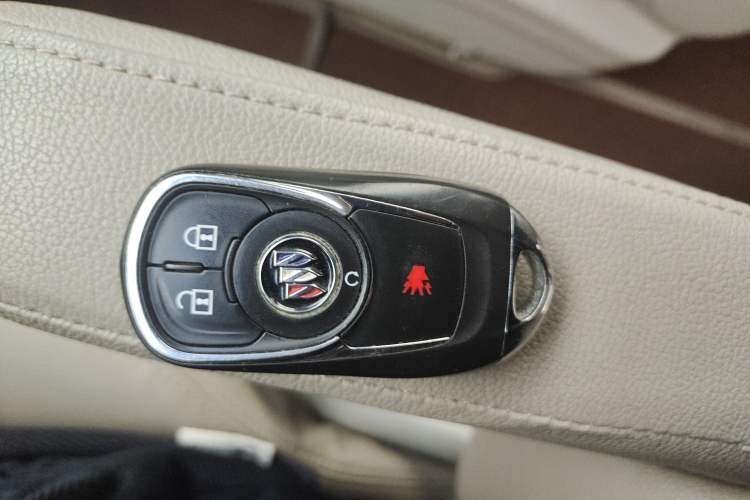 Used Buick GL8 2020 Land Cruiser Executive Class 652T Comfort Model Vehicle Key