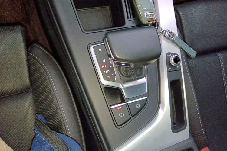 Used Audi A4L 2020 40 TFSI Fashion Dynamic Model Gear Lever