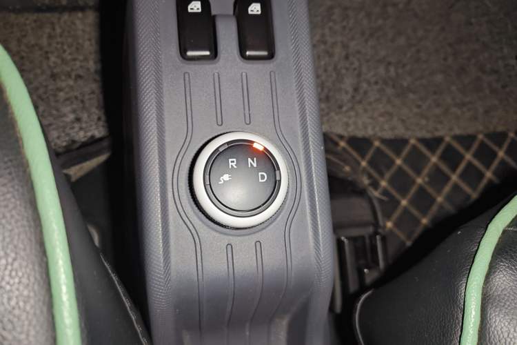 Used Wuling Hongguang MINIEV 2022 Macaron Premium Model – Lithium Ternary Battery Gear Lever
