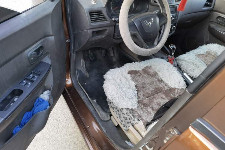 Used Wuling Hongguang 2015 1.5L S Basic Version China V Standard Driver Seat