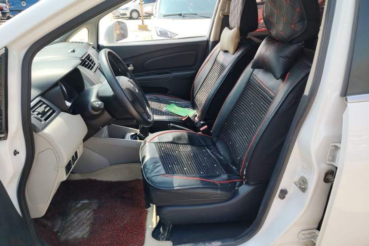 Used Venucia R50 2015 1.6L Manual Fashion Edition
