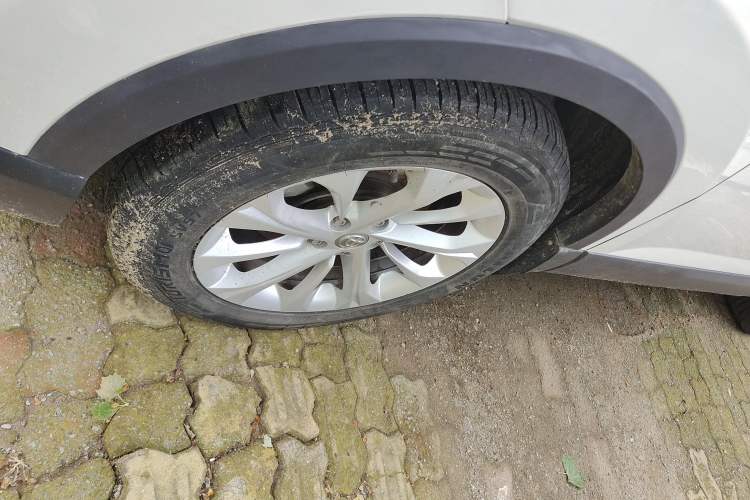 Used Brilliance V3 2017 1.5L Automatic Smart Version Left Front Wheel Hub