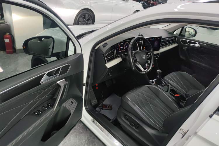 Used Volkswagen Tiguan L 2023 300TSI Automatic Two-Wheel Drive Smart Edition