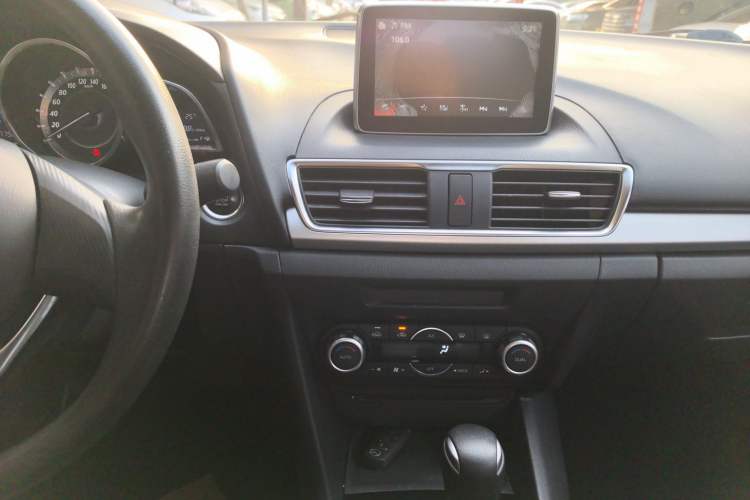 Used Mazda 3 Axela 2016 Sedan 1.5L Automatic Luxury Model
