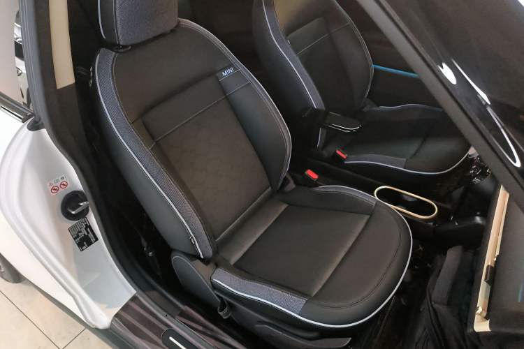 Used MINI Electric MINI COOPER 2025 456km COOPER E Classic Style
