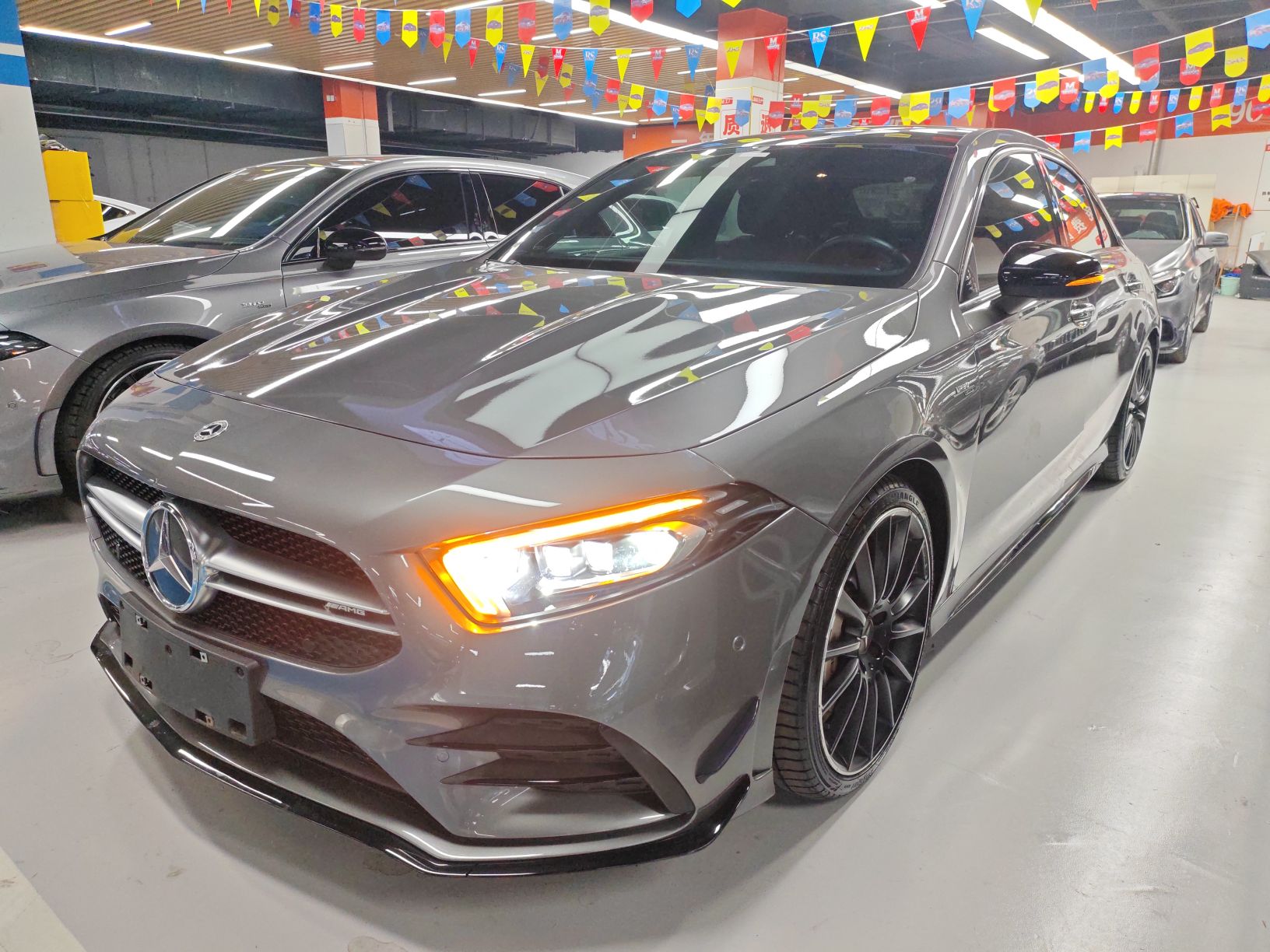 Под передней частью автомобиля