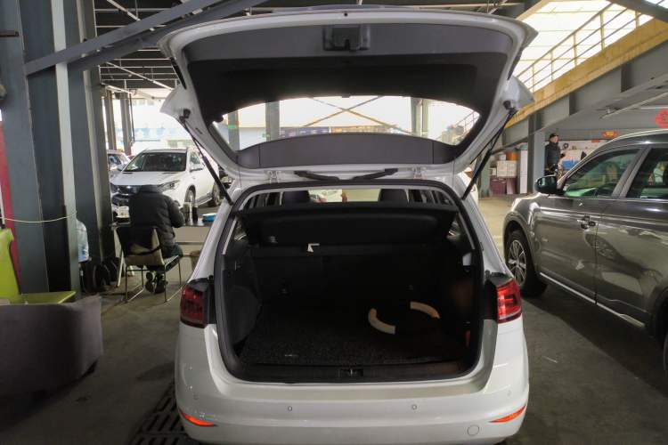 Used Volkswagen Golf Sportsvan 2018 230TSI Automatic Trend Edition
