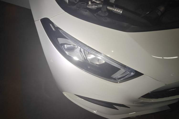 Used Mercedes-Benz A-Class 2020 Restyled A 200 L Sport Sedan Fashion Version Right Front Headlight