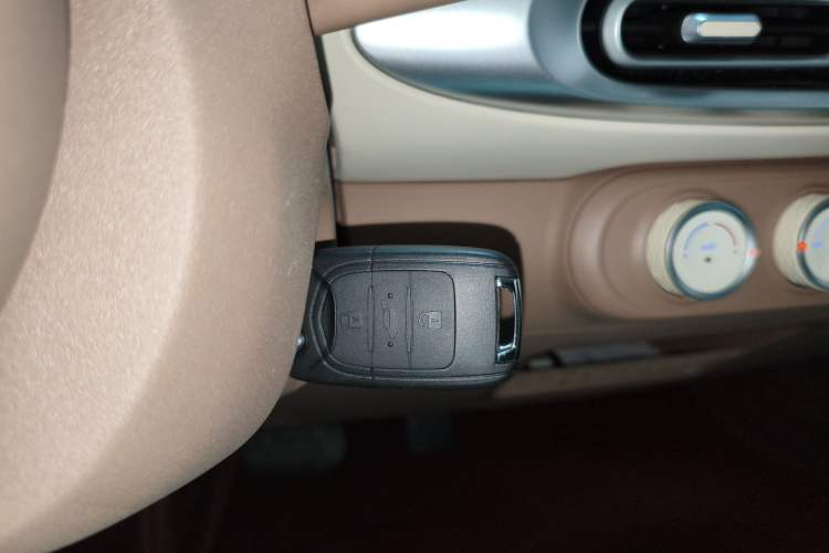 Used Wuling Hongguang MINIEV 2025 Four-Door Version Advanced Edition Interior 1