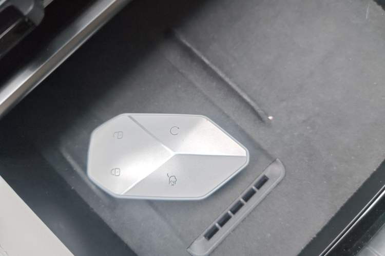 Used Formula Leopard Titanium 3 2025 501KM All-Wheel Drive Intelligent Driving Ultra Version