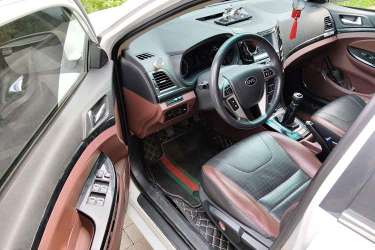 Used BYD Surui 2015 Revised Version 1.5L Manual Luxury Edition