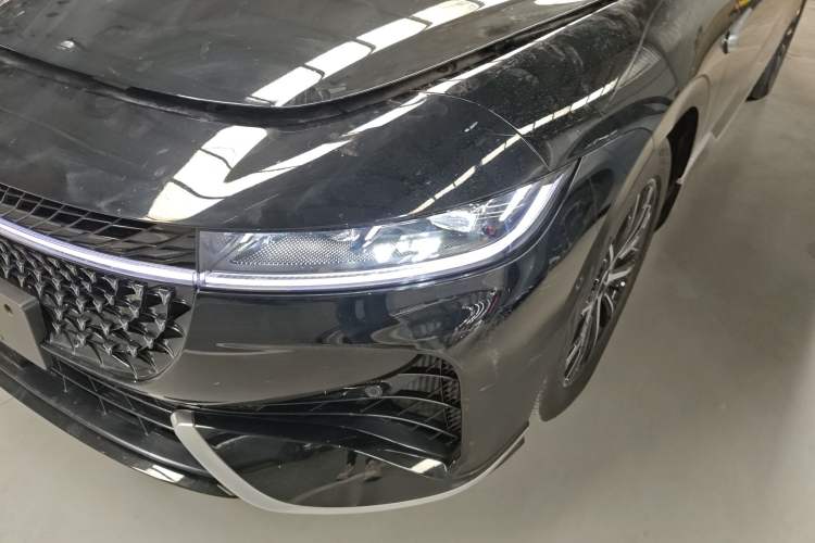 Used VOYAH PASSION 2024 PHEV Four-Wheel Drive Ultra-Long Range Executive Edition Left Front Headlight