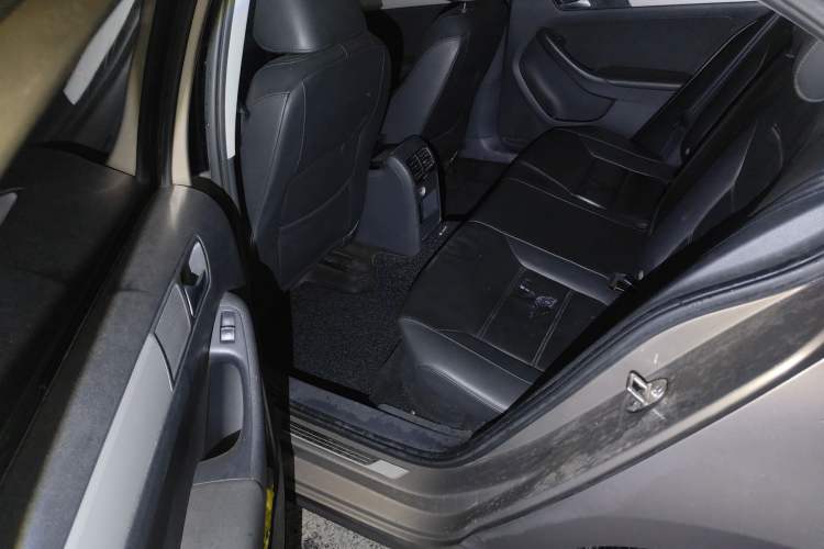 Used Volkswagen Sagitar 2014 1.6L Automatic Fashion Model Left Rear Seat