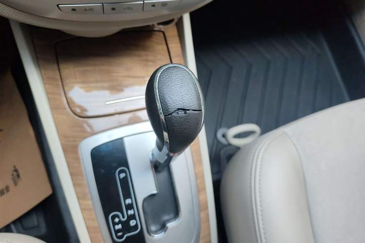 Used Buick Excelle 2015 1.5L Automatic Classic Model Gear Lever