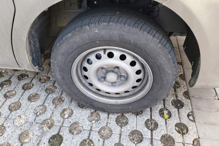 Used FORTHING Lingzhi 2023 M5 1.6L Practical Model 5 Seats