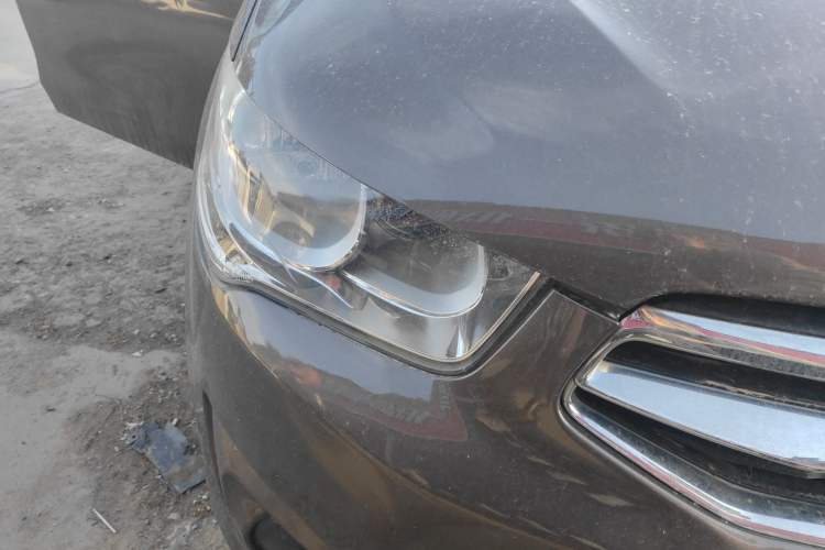 Used Citroen Elysee 2015 Zhishang Edition 1.6L Manual Fashion Model
