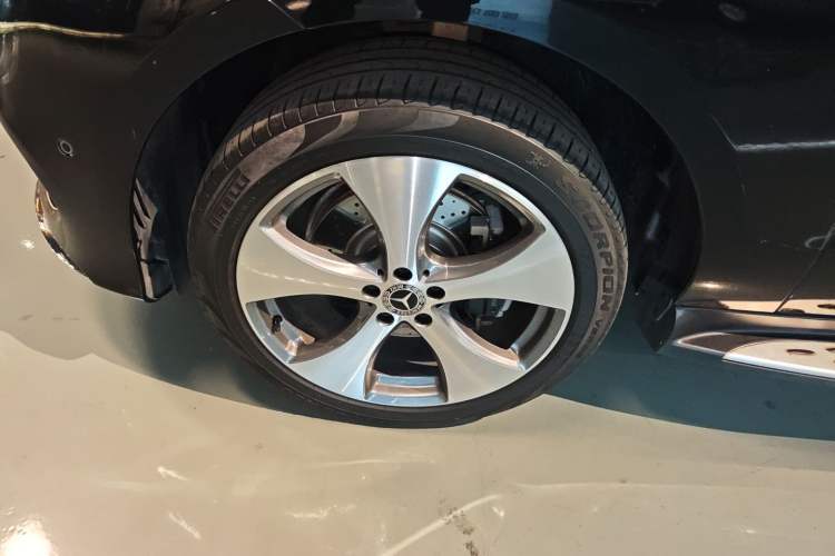 Used Mercedes-Benz GLE 2017 GLE 320 4MATIC Dynamic Model Exterior 4