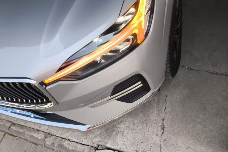 Used Volvo XC60 2023 B5 4x4 Smart Luxury Edition Left Front Headlight