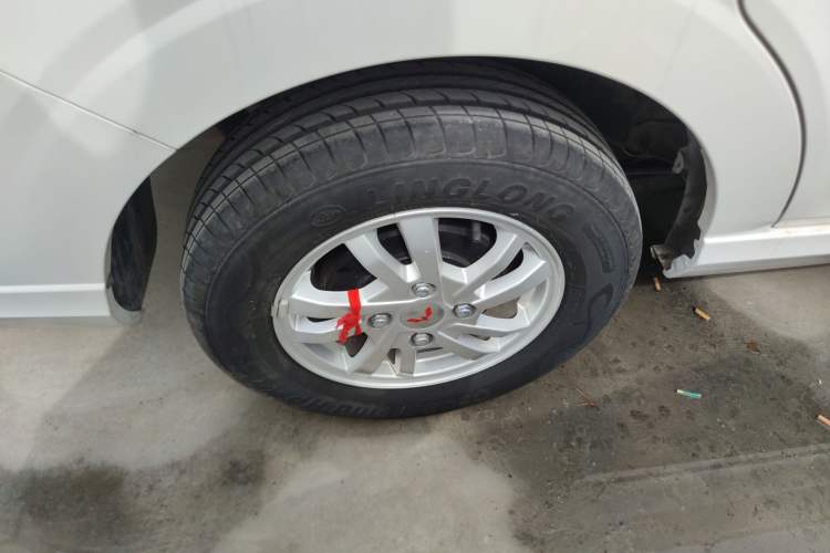 Used Wuling Hongguang 2021 1.5L Revised S Standard Version Hydraulic-Power-Assisted LAR Right Rear Wheel Hub