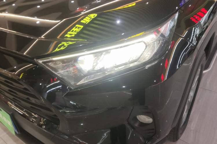 Used Toyota RAV4 2022 2.0L CVT Two-Wheel Drive Fashion Plus Edition
