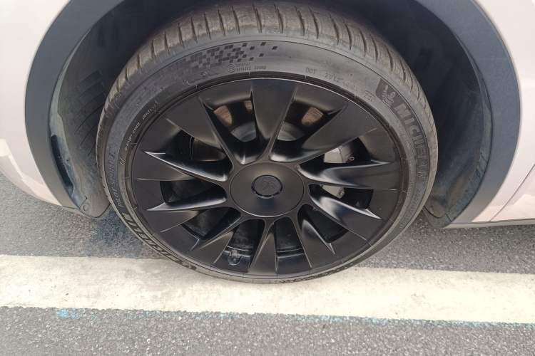 Used Tesla Model Y 2024 Rear-Wheel-Drive Version Left Front Wheel Hub