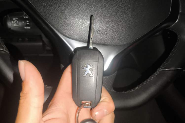 Used Peugeot 3008 2015 2.0L Automatic Trend Edition Vehicle Key