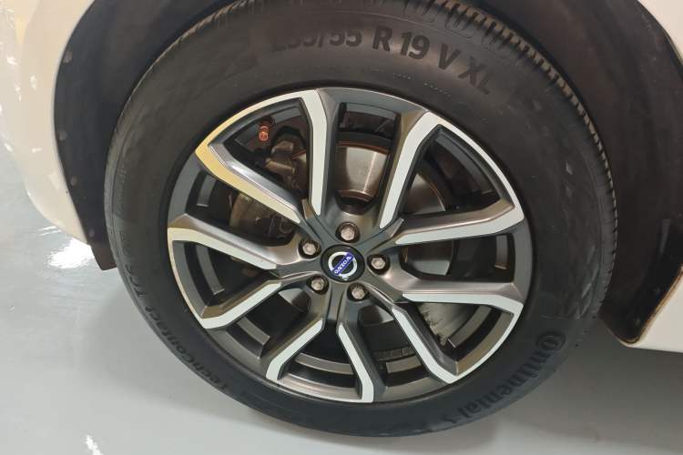 Used Volvo XC60 2017 T5 AWD Smart Upgrade Edition
