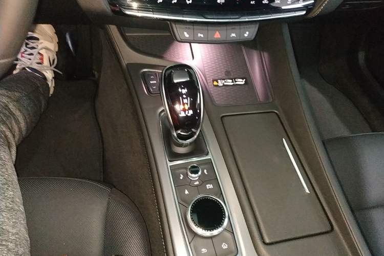 Used Cadillac CT5 2024 28T Luxury Pro Trim Gear Lever