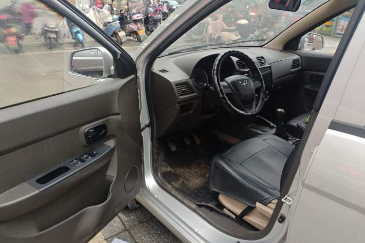 Used Wuling Hongguang 2016 1.5L Restyled S Comfort Version
