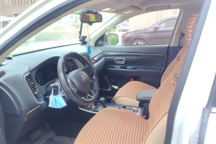 Used Mitsubishi Outlander 2019 2.4L 4x4 Zhi Xiang Edition 5 Seats China VI Standard