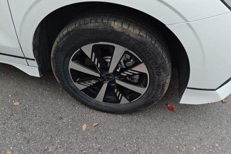 Used BYD e2 2024 Honor Edition Luxury Model Right Front Wheel Hub