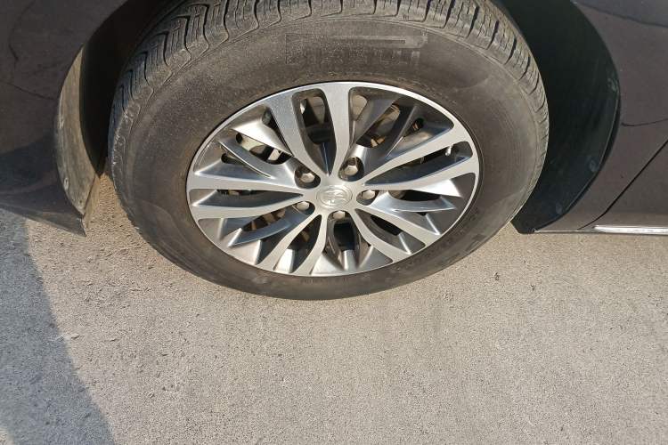 Used Buick GL8 2023 ES Lu Zun Comfort Model Left Front Wheel Hub