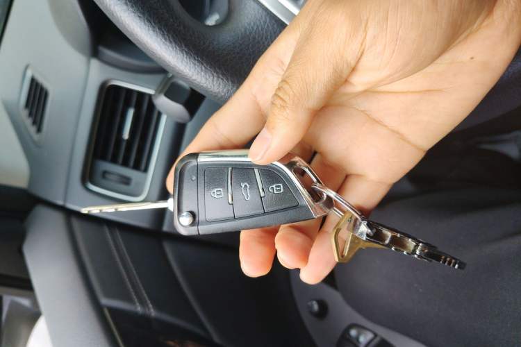 Used Nissan Tiida 2016 1.6L CVT Cool Dynamic Edition Vehicle Key