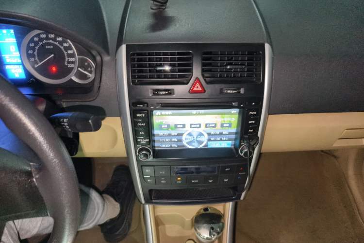 Used BAIC E Series 2013 Sedan 1.5L Automatic Lotte Edition Audio And AC Panel