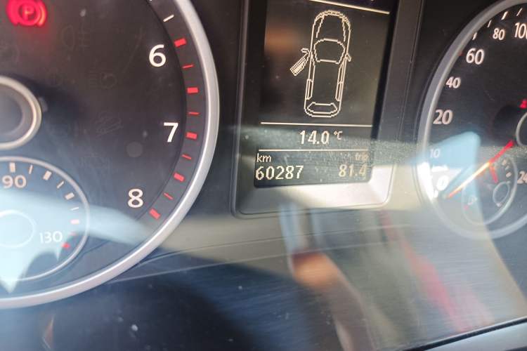 Used Volkswagen Tiguan 2015 1.8TSI Automatic Two-Wheel Drive Comfort Edition Odometer Close Up